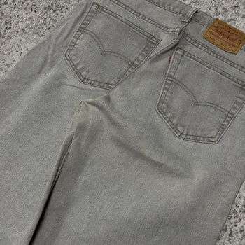 Vaqueros cónicos Levi's 560 de color gris descolorido de los años 90