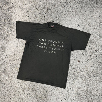1990年代の色褪せたテキーラTシャツ