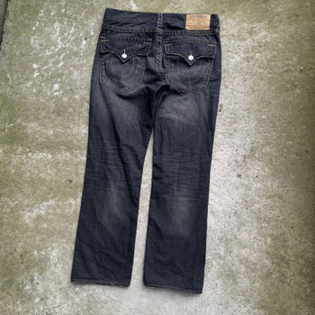 TRUE RELIGION RICKY STRAIGHT FLAP EARTHWORM DENIM JEANS