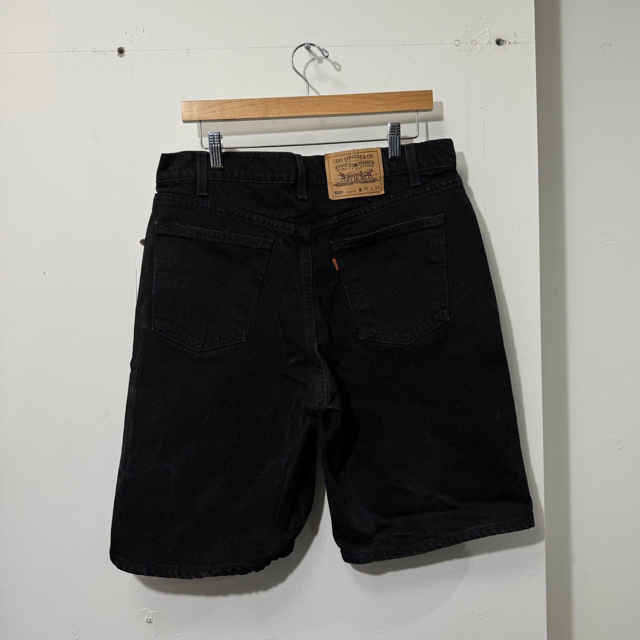 1990S LEVI’S 550 BAGGY BLACK FADED DENIM SHORTS