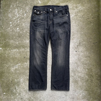 TRUE RELIGION RICKY STRAIGHT FLAP EARTHWORM DENIM JEANS