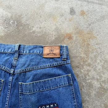 1990S TOMMY HILFIGER BAGGY PATCH LOGO DENIM SKATER SHORTS