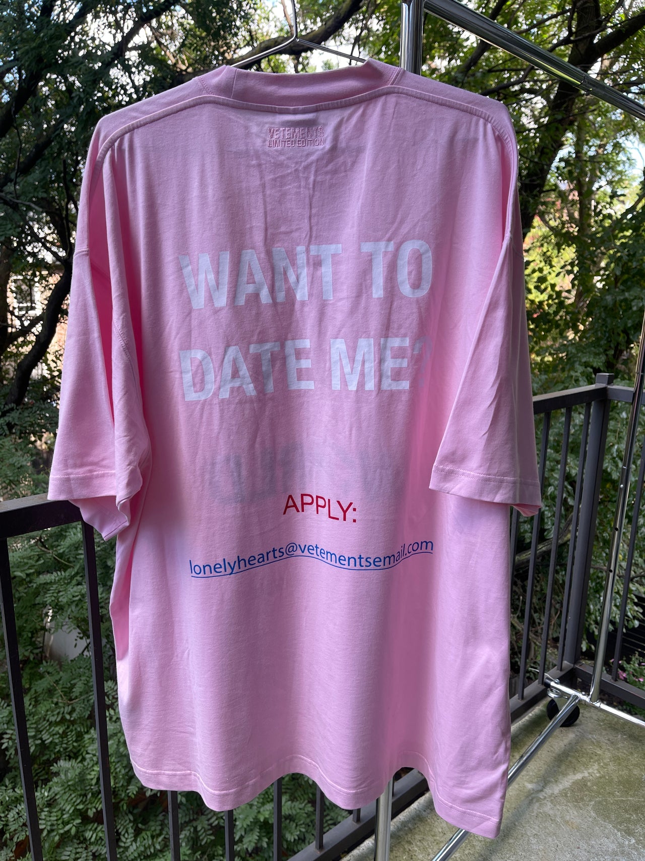 VETEMENTS DATE ME OVERSIZED TEE