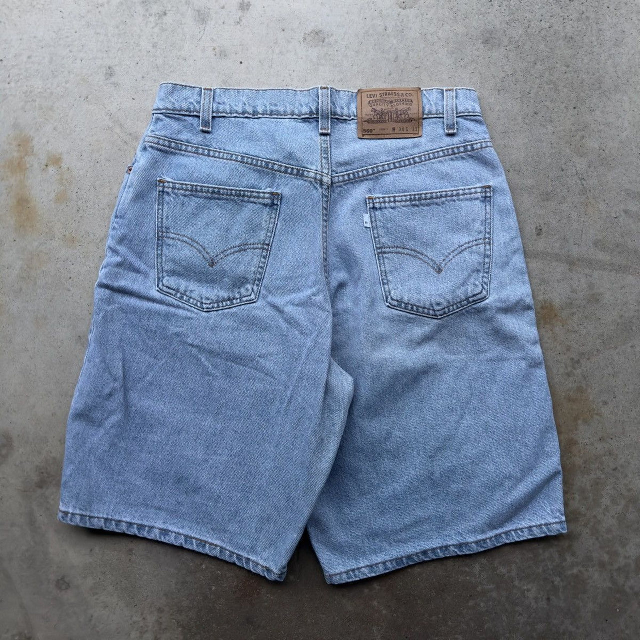 1990s LEVI’S 560 BAGGY LIGHT WASH DENIM JEAN SHORTS JORTS