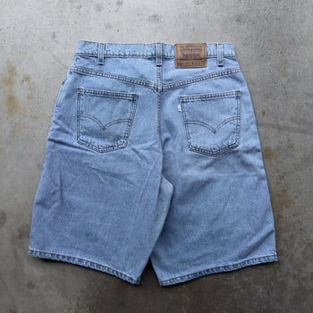 1990s LEVI’S 560 BAGGY LIGHT WASH DENIM JEAN SHORTS JORTS