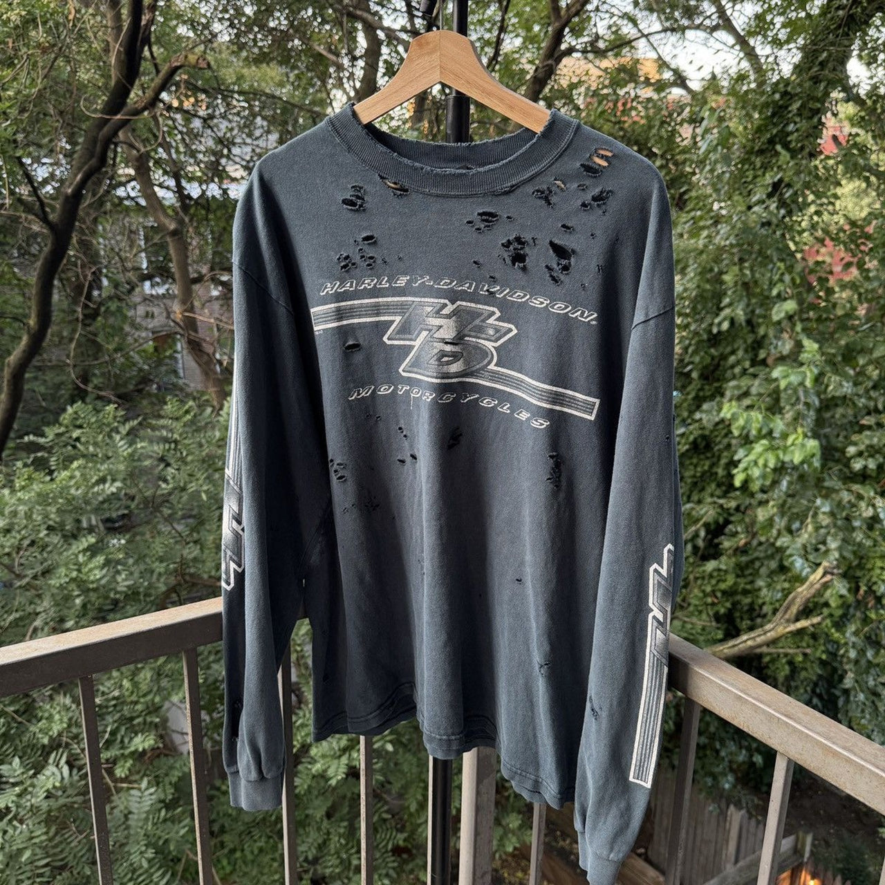 2000s Harley Davidson Thrashed Faded Distressed Longsleeve Tee