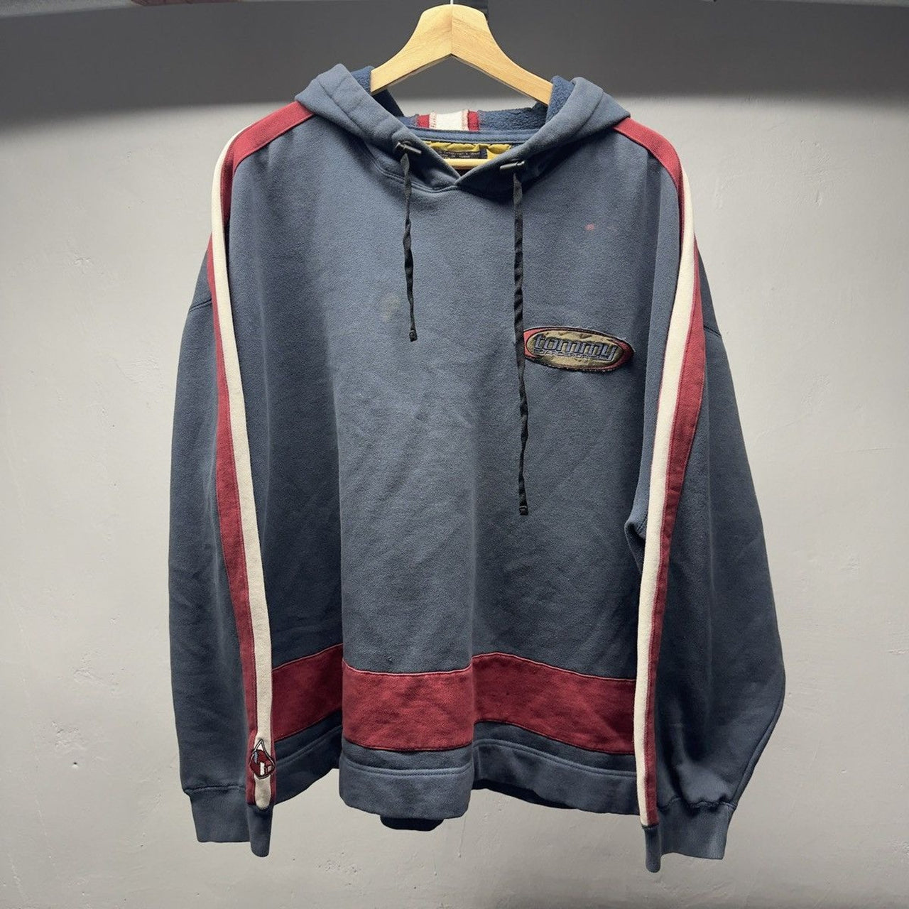 1990s Tommy Hilfiger Boardsports Hoodie Thrashed Faded