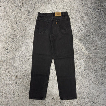 Vaqueros Levi's 550 con lengüeta naranja y negro descolorido de los años 90