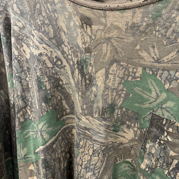 2000s Thrashed Faded Distressed Dirty Camo Longsleeve Pocket Tee