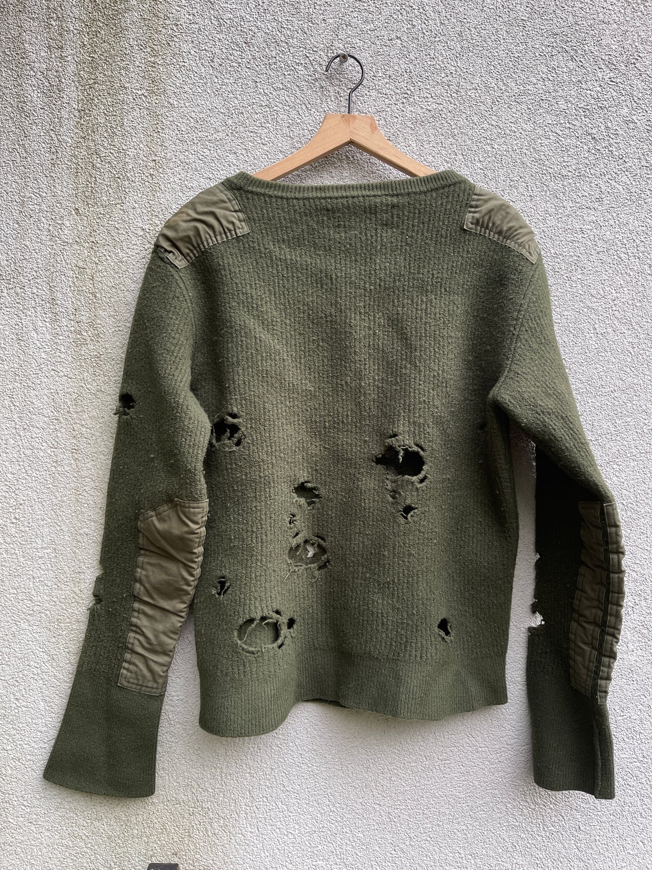 YEEZY シーズン 1 ディストレスト セーター