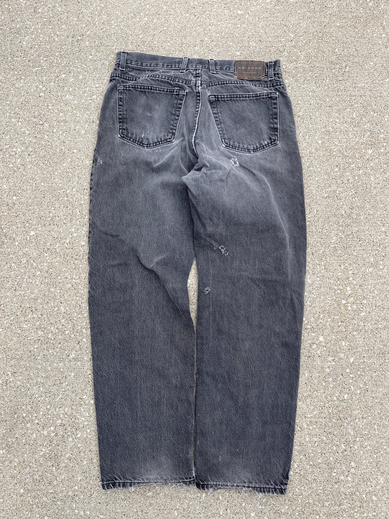 2000S THRASHED FADED BLACK BAGGY DENIM SKATER JEANS