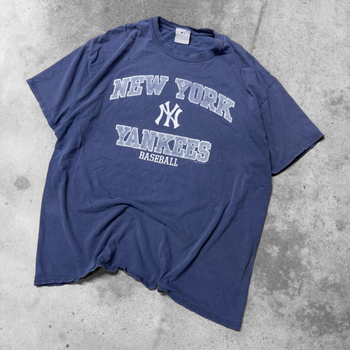 2000s NEW YORK YANKEES THRASHED FADED BLUE TEE SHIRT