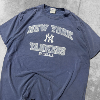 2000s NEW YORK YANKEES THRASHED FADED BLUE TEE SHIRT