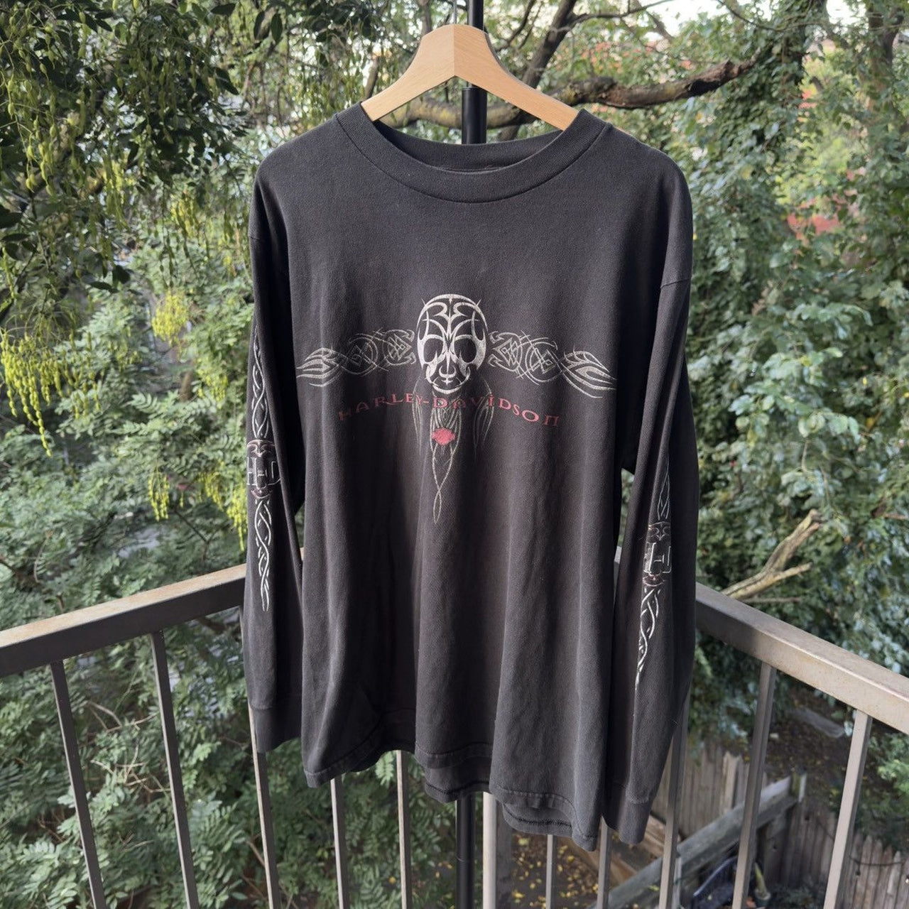 2000s Harley Davidson Faded Tribal Skull Flame Longsleeve Tee