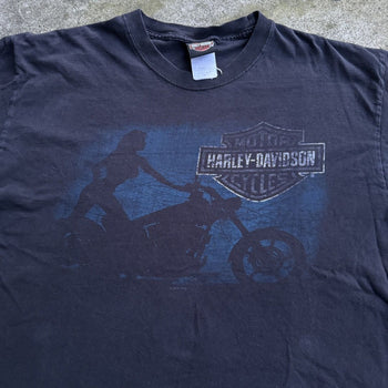 2000S HARLEY DAVIDSON THRASHED FADED BIKER GIRL TEE