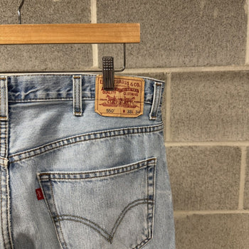 2000s Levi's 550 Baggy Thrashed Faded Jeans