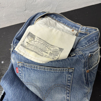2000s Levi's 501xx Faded Distressed Jeans