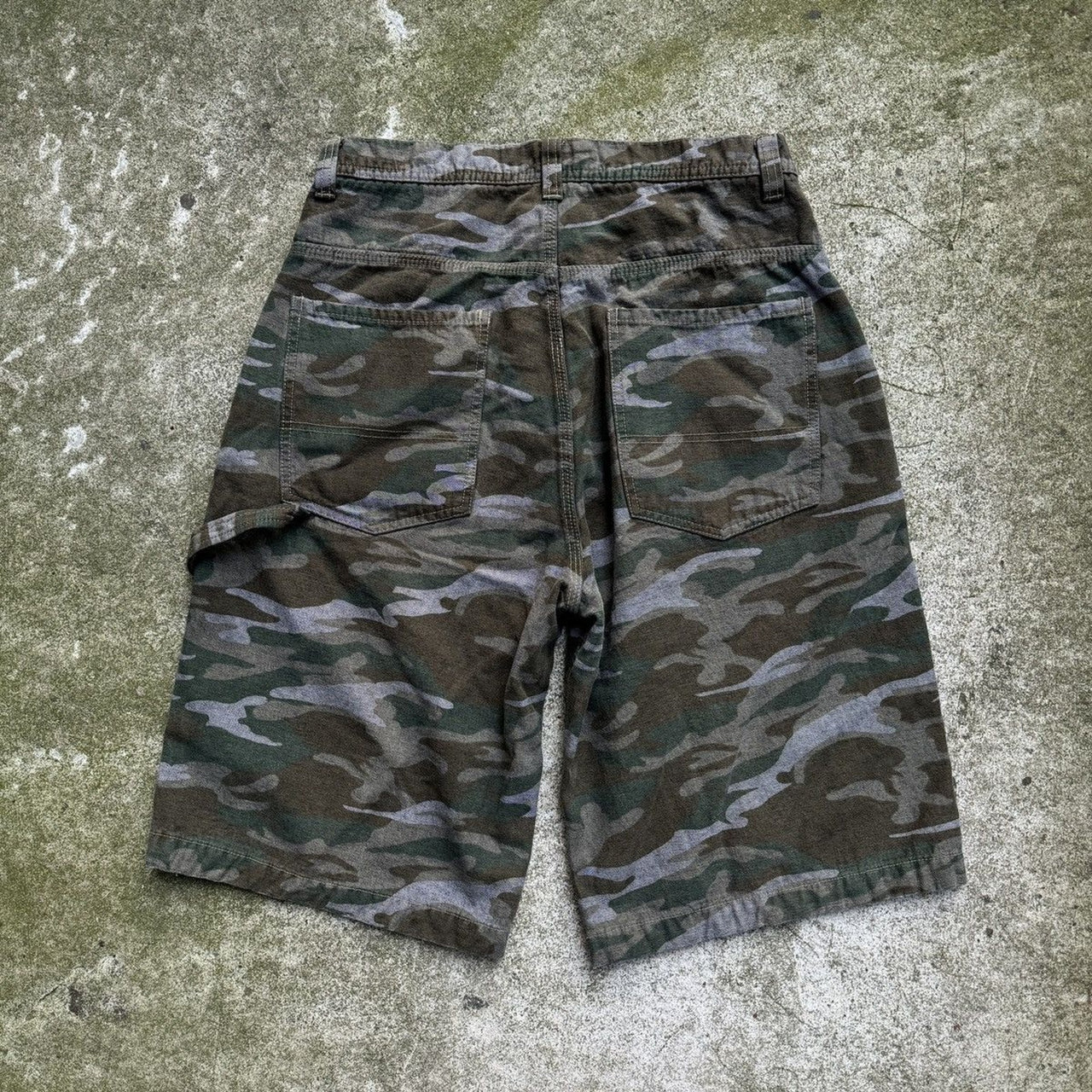 2000S Y2K GREEN CAMO BAGGY SKATER DENIM JEAN SHORTS JORTS