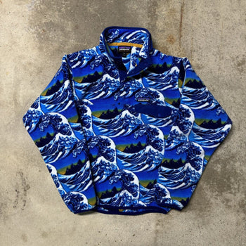 PATAGONIA SYNCHILLA FITZ ROY HOKUSAI WAVE SNAP FLEECE