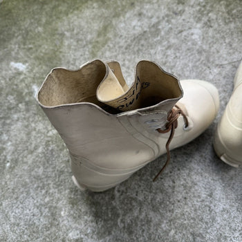 VINTAGE 1980S WHITE BATA BUNNY BOOTS 9R