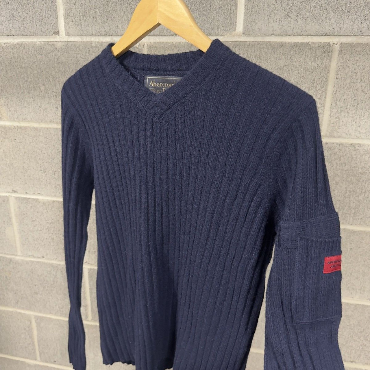 2000s Women's Abercrombie & Fitch Lambswool Navy Blue Sweater