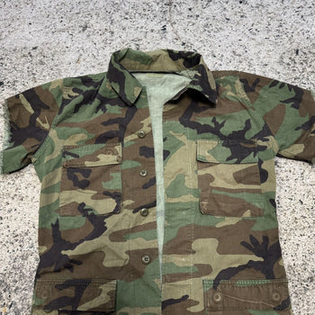 Camisa cargo con estampado de camuflaje de bosque estadounidense de los años 80