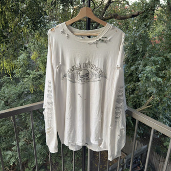 2000s Harley Davidson Thrashed Skull Flame Longsleeve Tee