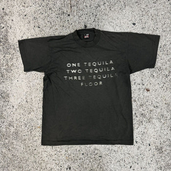 1990年代の色褪せたテキーラTシャツ