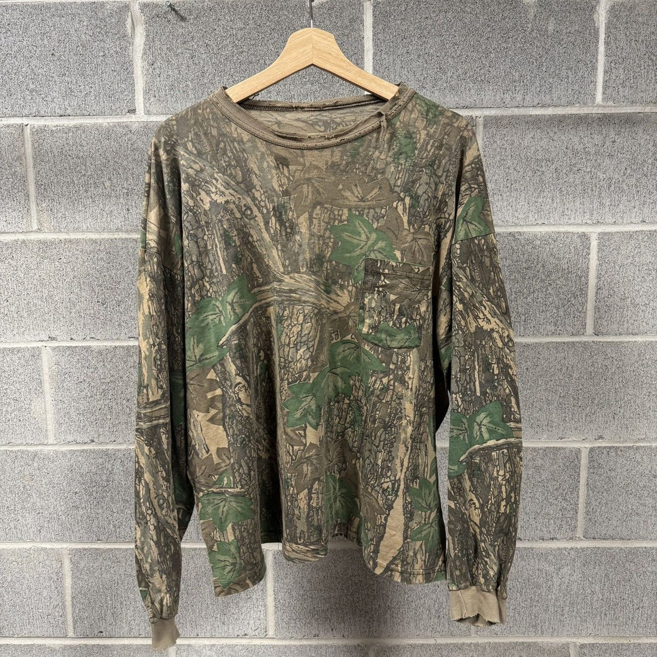 2000s Thrashed Faded Distressed Dirty Camo Longsleeve Pocket Tee