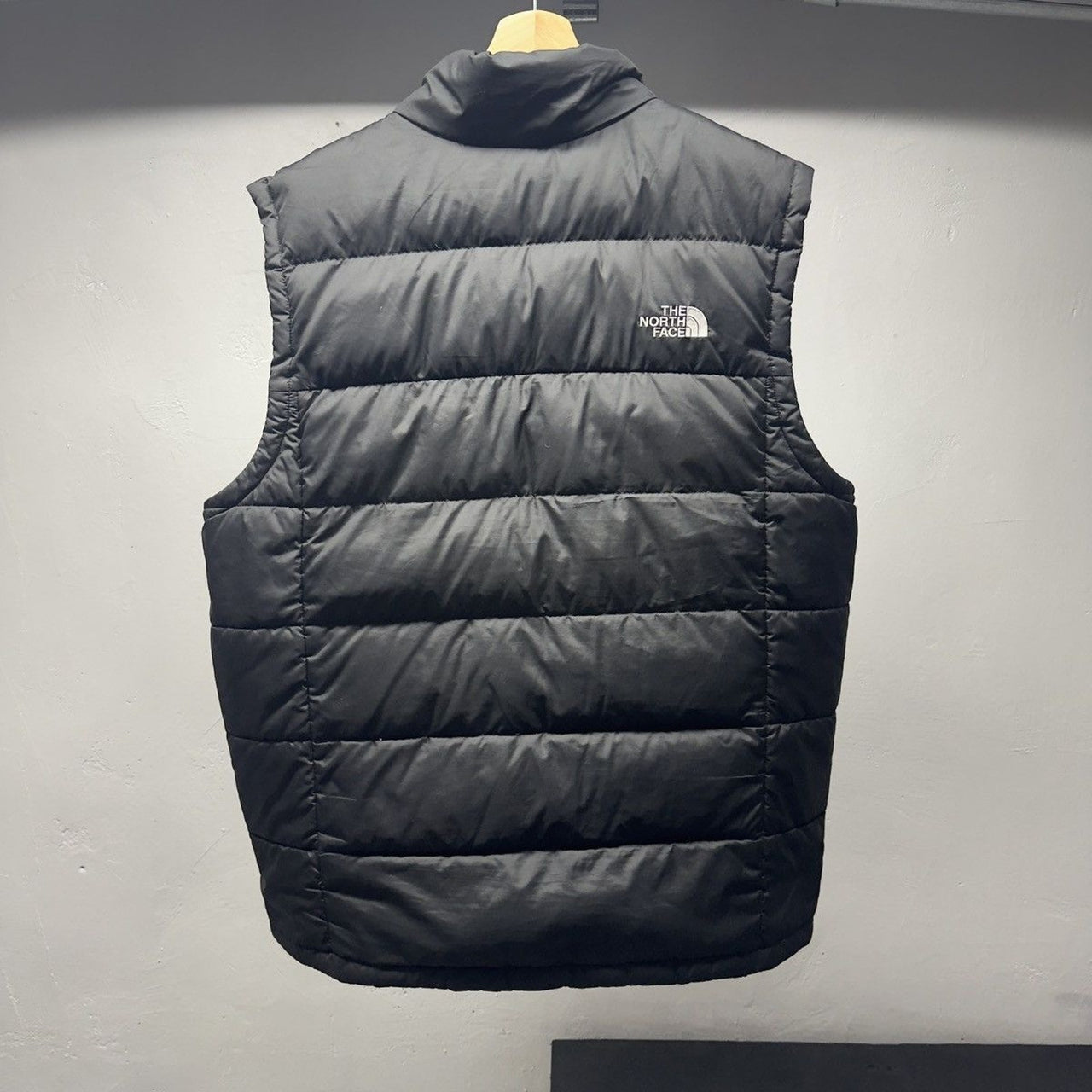 The North Face 550 Black Zip Up Puffer Vest