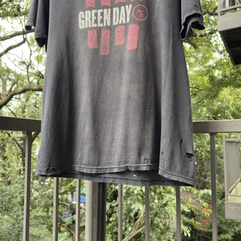 2000s Thrashed Green Day American Idiot Band Tee