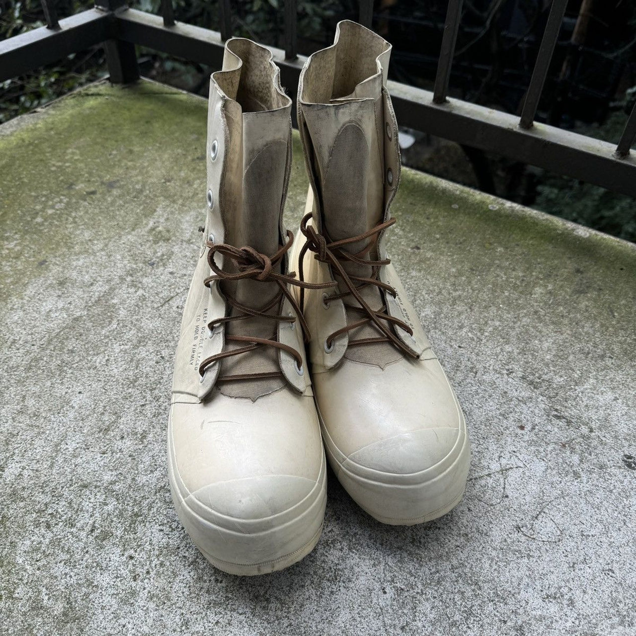 VINTAGE 1980S WHITE BATA BUNNY BOOTS 9R