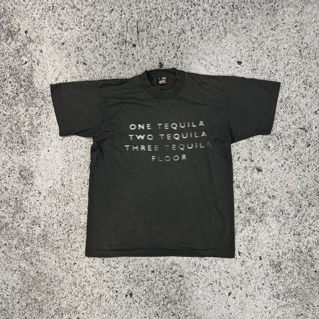 1990年代の色褪せたテキーラTシャツ