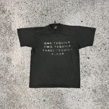 1990年代の色褪せたテキーラTシャツ