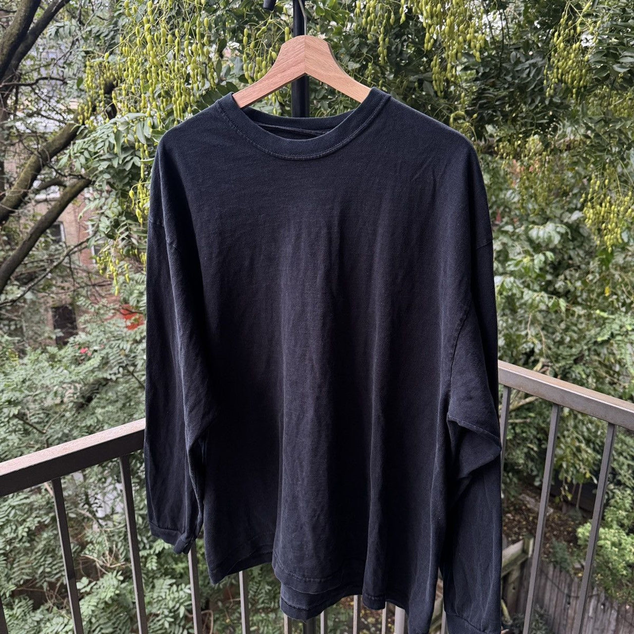 2000s Faded Black Blank Distressed Longsleeve Tee