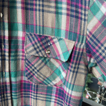 1990s Distressed Quilted Lined Plaid Flannel Shirt Jacket