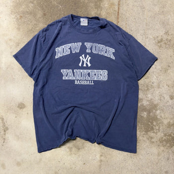 2000s New York Yankees Thrashed Faded Tee