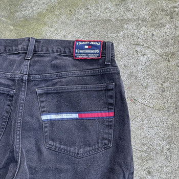 2000S FADED TOMMY HILFIGER BLACK DENIM JEAN SHORTS