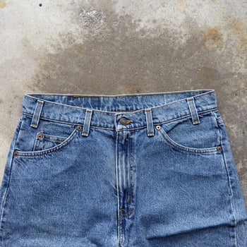 1990s LEVI’S 550 ORANGE TAB LIGHT WASH BAGGY DENIM JEAN SHORTS JORTS