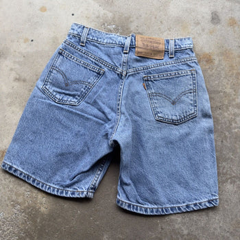 1990s LEVI’S 550 ORANGE TAB LIGHT WASH DENIM JEAN SHORTS JORTS