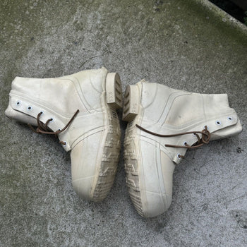 VINTAGE 1980S WHITE BATA BUNNY BOOTS 9R