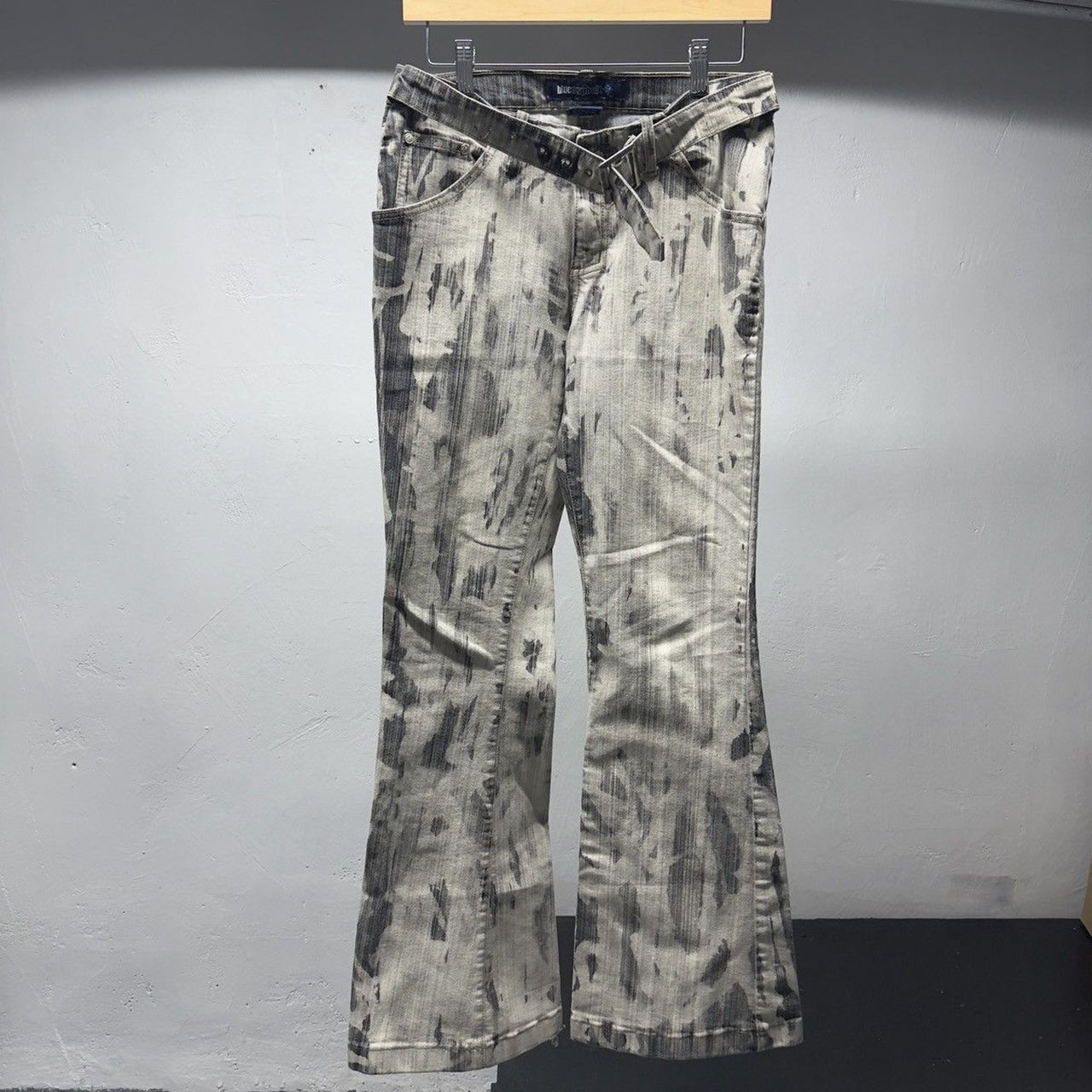 2000s Y2K Women's Blue Asphalt Washed Filthy Flare Jeans Grunge
